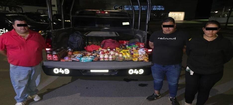 Caen tres por robo en supermercado del Centro de Monterrey